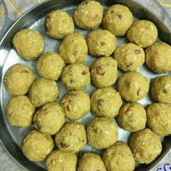 Healthy besan laddu A picture of Healthy besan laddu.