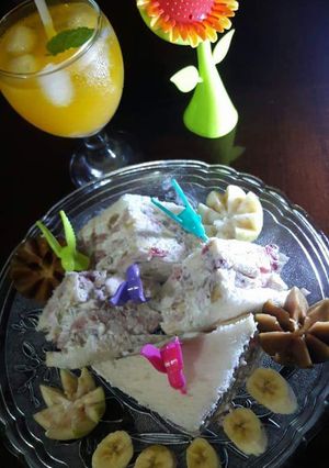 A picture of 🍎🍀🍌🍓FRUIT SANDWICHES🍓☘🍌🍎 #ramadankitiyari.
