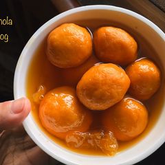 A picture of Komola bhog/orange flavoured rasgullas.