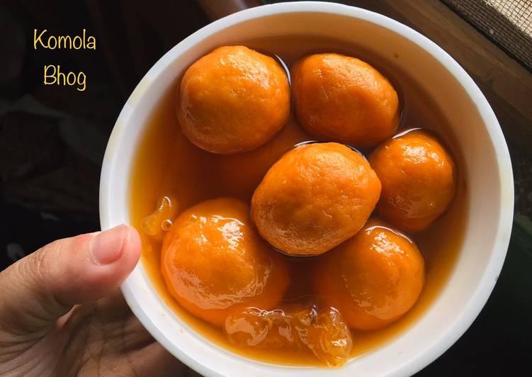 Komola bhog/orange flavoured rasgullas