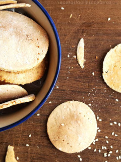 Una foto de Crackers / galletas de arroz y sésamo SIN GLUTEN y fáciles de preparar!
