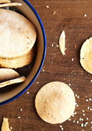 Una foto de Crackers / galletas de arroz y sésamo SIN GLUTEN y fáciles de preparar!