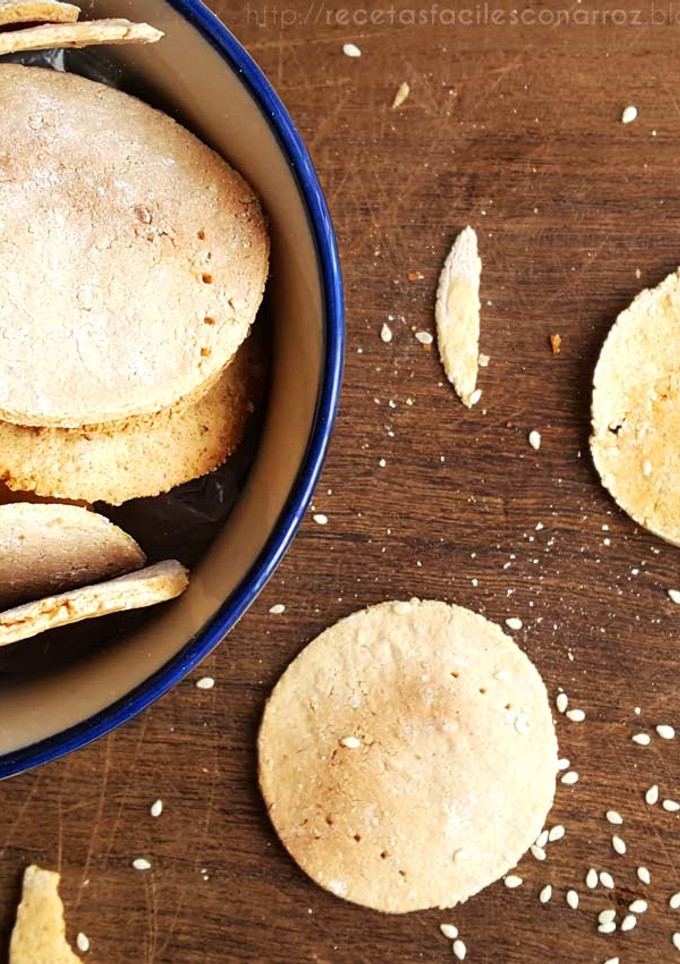 Una foto de Crackers / galletas de arroz y sésamo SIN GLUTEN y fáciles de preparar!