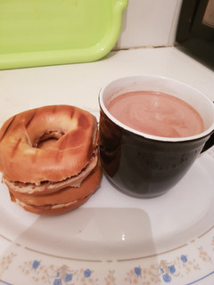 A picture of Bagels bread and Hot chocolate drinks.