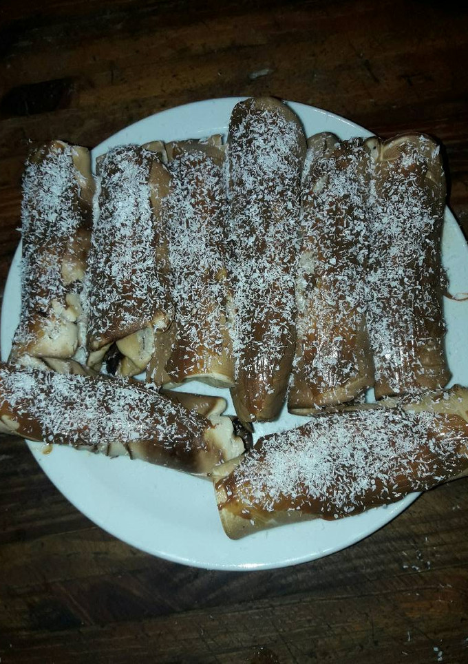 Una foto de Panqueques con dulce de leche y coco rallado
