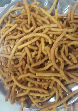 તીખાં ગાઠીયા (Tikha Ganthia Recipe In Gujarati) રેસીપી મુખ્ય ફોટો