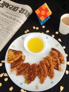 કોર્ન રવા હાંડવો (Corn Rava Handvo Recipe In Gujarati) રેસીપી મુખ્ય ફોટો