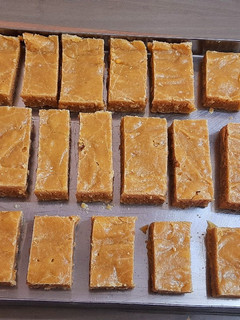 மைசூர் பாகு(mysore pak recipe in tamil) செய்முறை முக்கிய புகைப்படம்