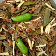 A picture of اچاری بھنڈی.