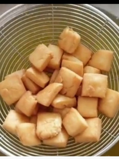 ફરાળી શકરપારા (farali sakkarpara recipe in gujarati) રેસીપી મુખ્ય ફોટો