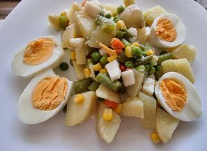 Una foto de Ensalada de papas con un toque distinto