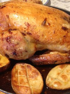 Una foto de Pollo relleno con patatas asadas