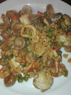 Una foto de Arroz frito con verduras y gambas y almejas con salsa teriyaki a mi manera en la olla GM f