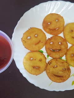 பிரட் ஸ்மைலி (Bread Smilie Recipe in Tamil) செய்முறை முக்கிய புகைப்படம்