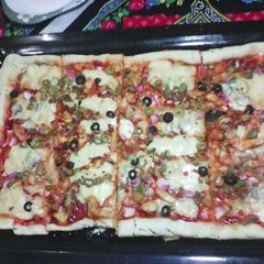 Chicken cheese feast pizza A picture of Chicken cheese feast pizza.