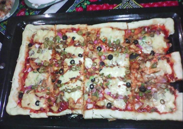 Recipe of Ultimate Chicken cheese feast pizza