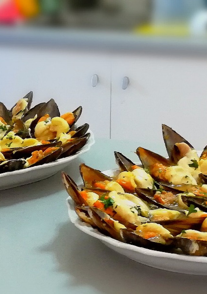 Una foto de Mejillones al diablo con alioli estilo Tona