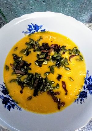 Baconos-tökmagos sütőtökkrémleves recept fotója