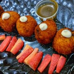 A picture of Cheesy potato balls.