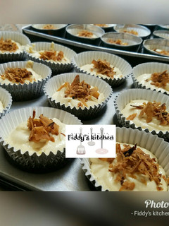 A picture of COCONUT CAKE TOPPING WITH COCONUT FLAKES😍😍😋.