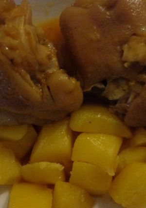 Körömpörkölt burgonyával recept fotója