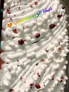 صورة لوصفة كيكة الورد بحليب الورد بطريقة ام سلطان 🌹