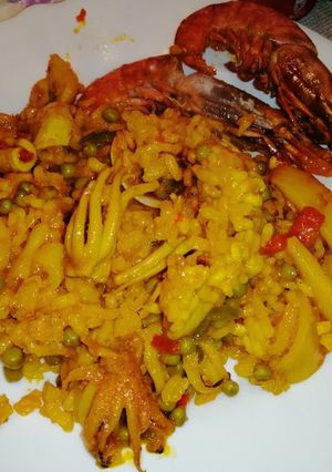 Una foto de Paella de marisco