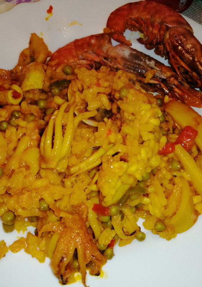 Una foto de Paella de marisco