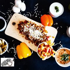 A picture of Chicken Fajita with guacamole sauce.