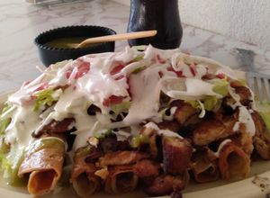 Una foto de Flautas de Papa con Milanesa