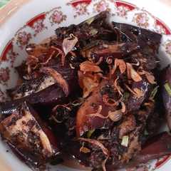 Terong bumbu kluwek রেসিপির প্রধান ছবি
