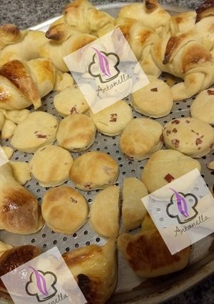 Una foto de Medialunas y bizcochitos saborizados 👩‍🍳