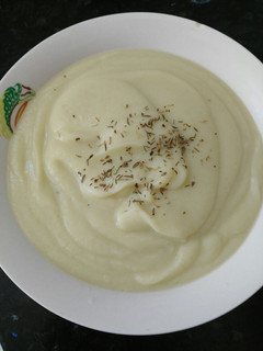 Foto principal de Crema de coliflor cremosa con queso azul