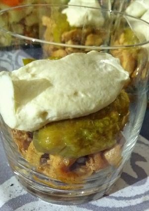 Una foto de Copa agridulce de pollo, mango al curry y crema de jengibre