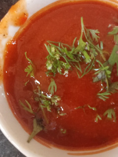 ટામેટા ગોળ ની ચટણી (Tomato Jaggery Chutney Recipe In Gujarati) રેસીપી મુખ્ય ફોટો
