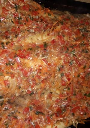 Una foto de Dorado relleno con Verduras