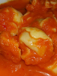 Una foto de Tortellinis de carne guisada con salsa de verduras😋