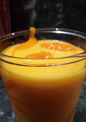 મેંગો લસ્સી (Mango Lassi Recipe In Gujarati) રેસીપી મુખ્ય ફોટો