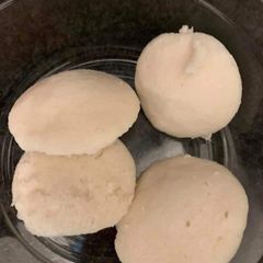 A picture of Steamed rava idli.