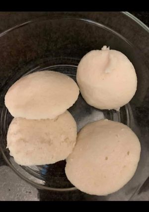A picture of Steamed rava idli.