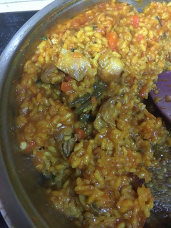 Una foto de Arroz con conejo