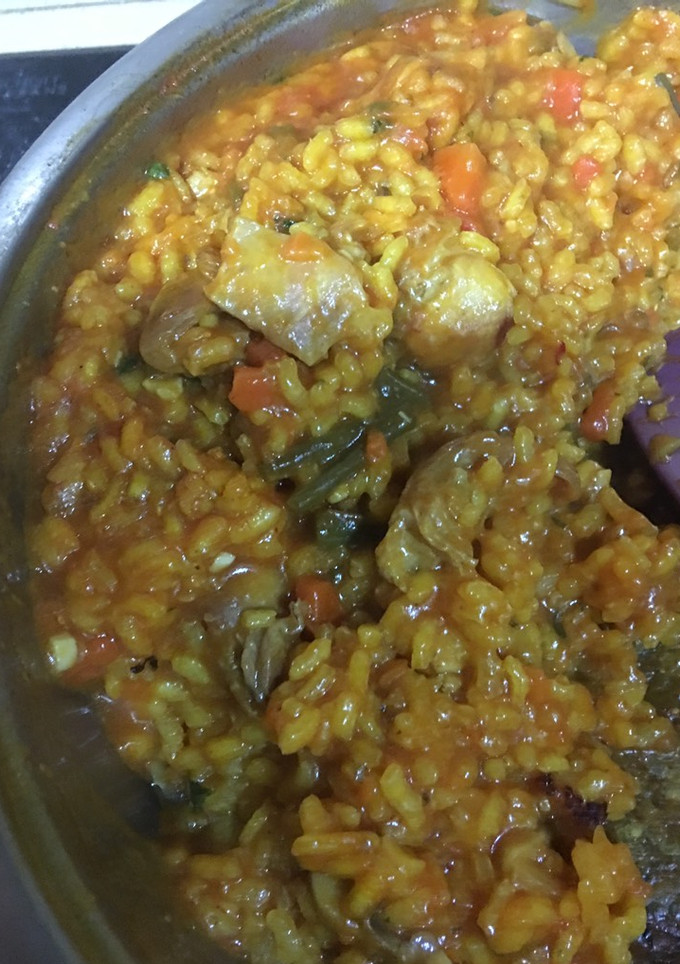 Una foto de Arroz con conejo