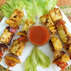 A picture of Kasundi Paneer Tikka Masala in microwave.