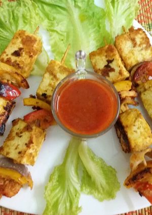 A picture of Kasundi Paneer Tikka Masala in microwave.