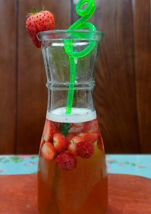 Hình của món Trà Kombucha dâu tây.