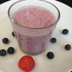 A picture of Strawberry and blue berry smoothie.
