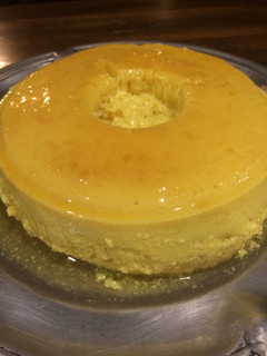 Una foto de Flan de dulce de leche con coco 🌴