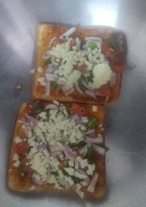 A picture of Bread pizza.
