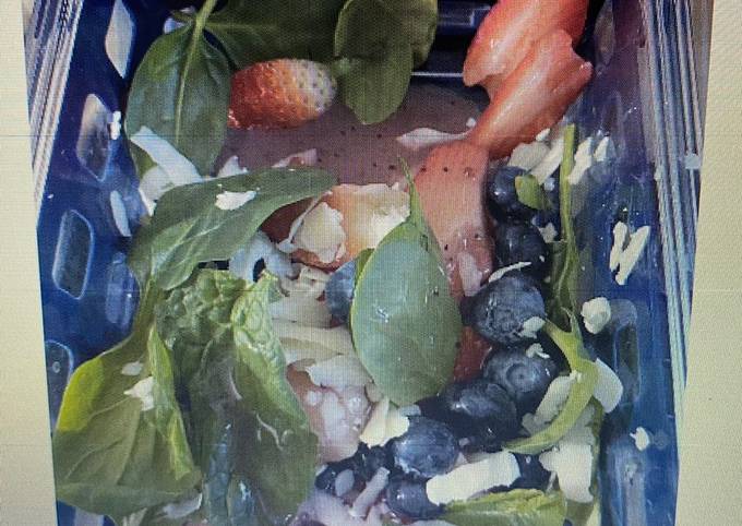 Recipe of Quick Strawberry, blueberries spinach salad