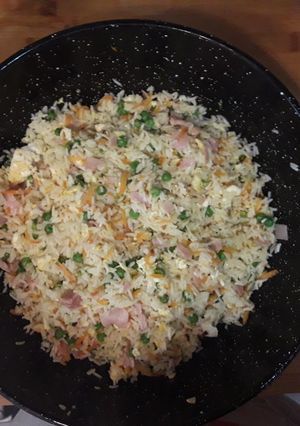 Una foto de Arroz frito casero